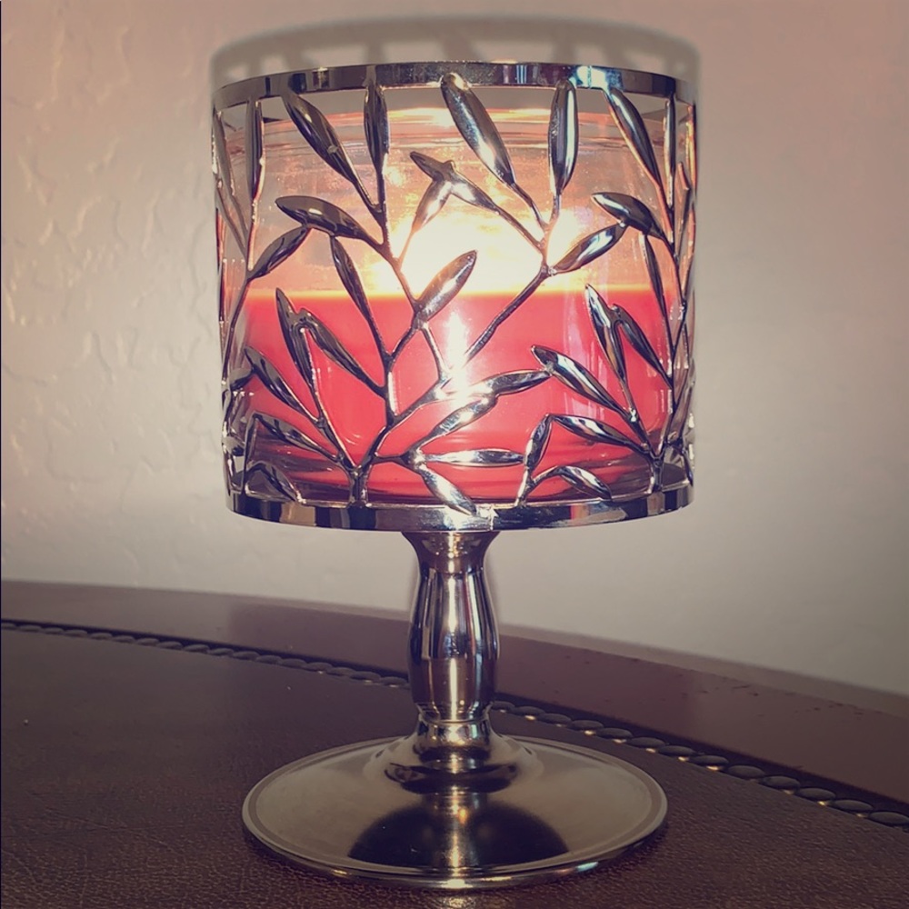 Vine Leaf Pedestal 3 wick candle sleeve holder
